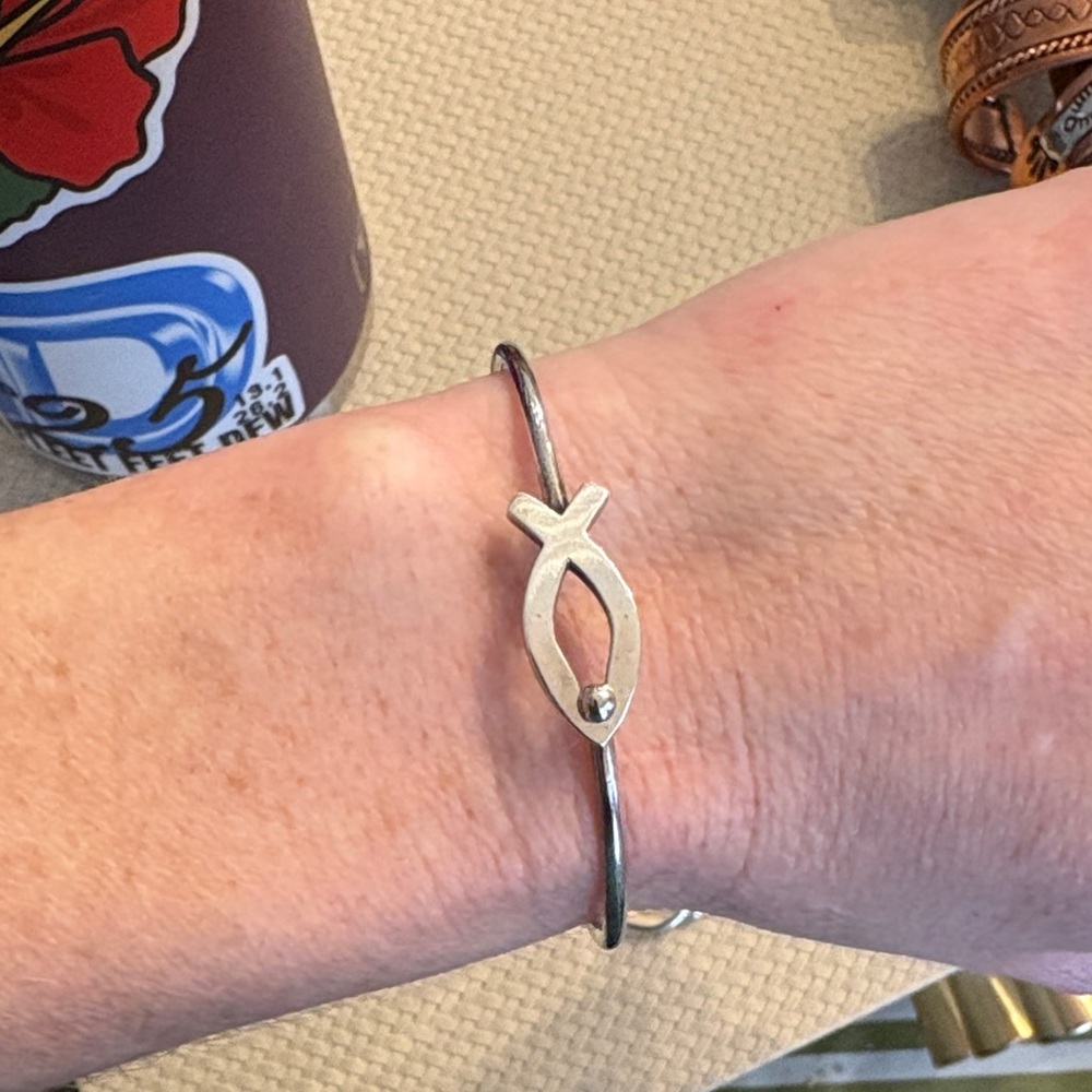 James Avery Retired Silver Fish Symbol Bracelet